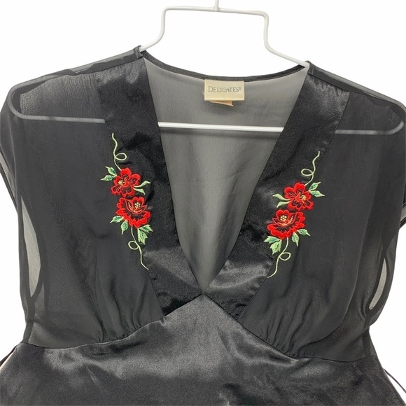 VTG Delicates Black Embroidered Red Roses V Neck Cap Sleeves Maxi Gown Medium - Picture 3 of 16